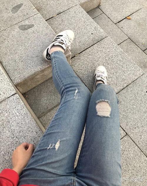 女同学裤子里穿丝袜,女同学的秘密时尚