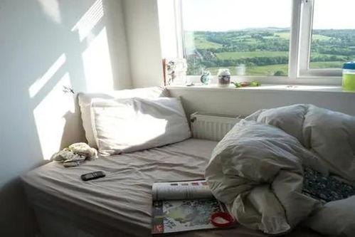 妈妈卧室里面的丝袜